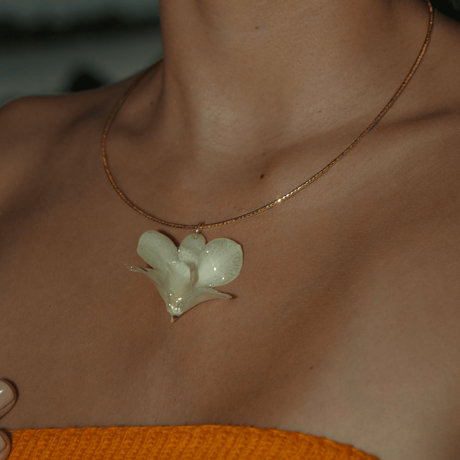 White Orchid Choker Eledé 