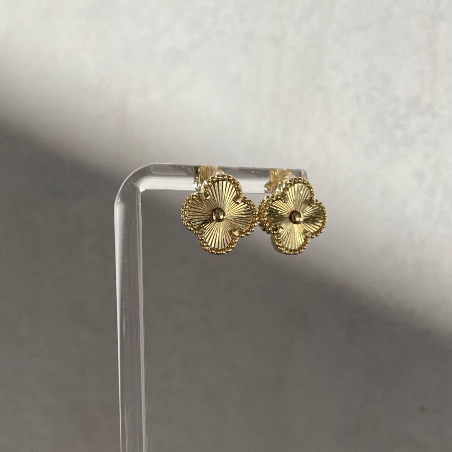 Golden Clover Studs Eledé 